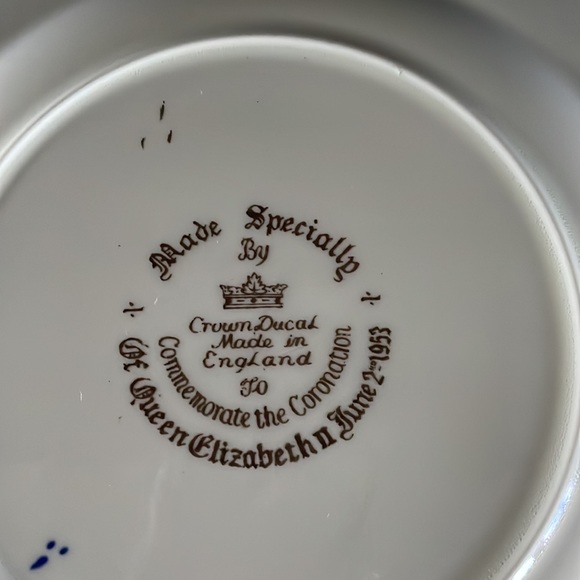 Crown Ducal Plate of Queen Elizabeth II Coronation, Vintage 1953. Excellent cond - Picture 3 of 3